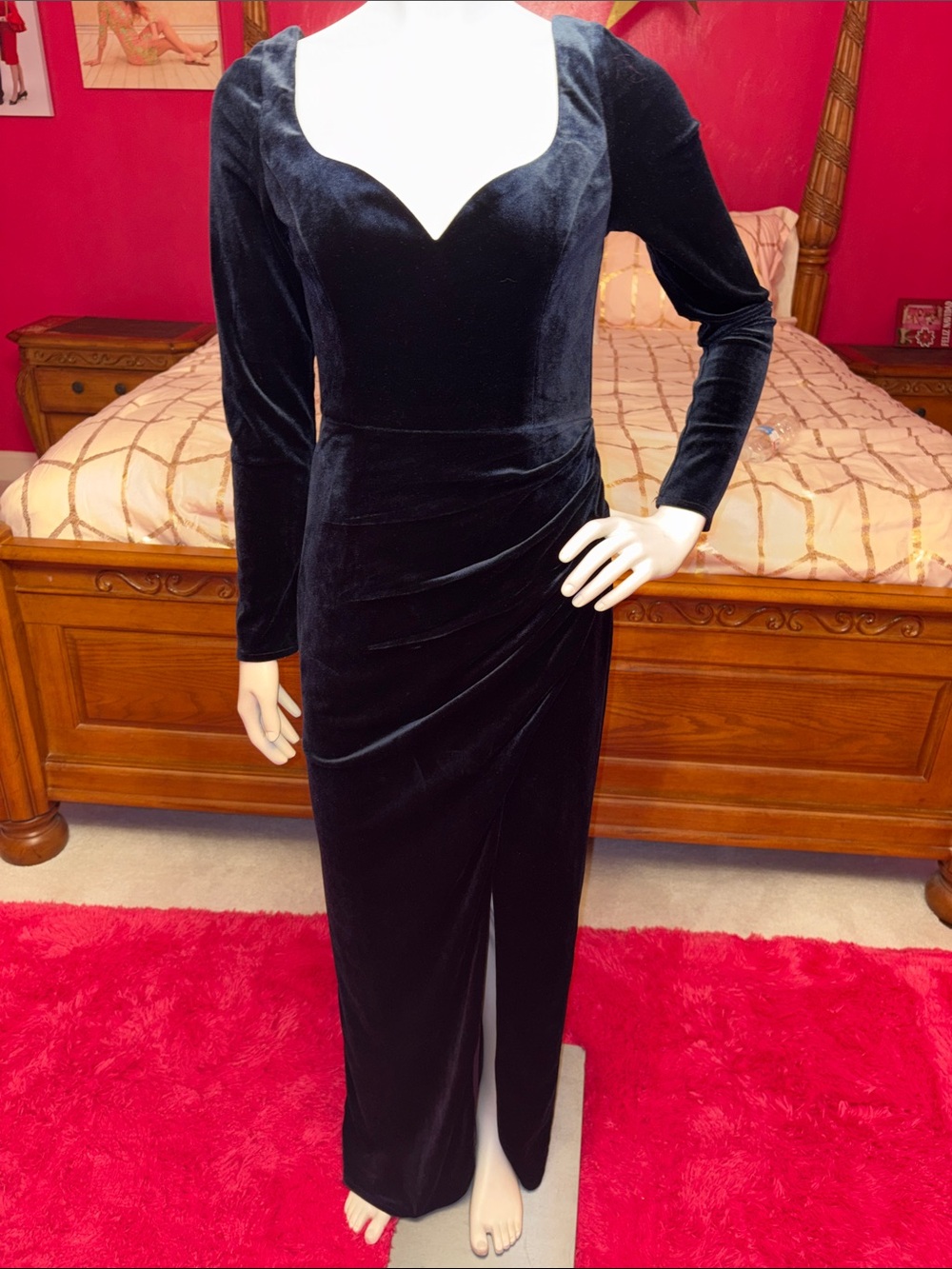 Lulu's Navy Velvet Long Sleeve Sweetheart Gown